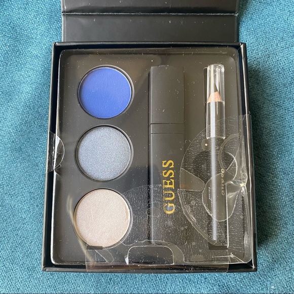 NIB | Guess Blue Smokey Mini Look Book Eyeshadow, Mascara and Eyeliner Set - Picture 2 of 5
